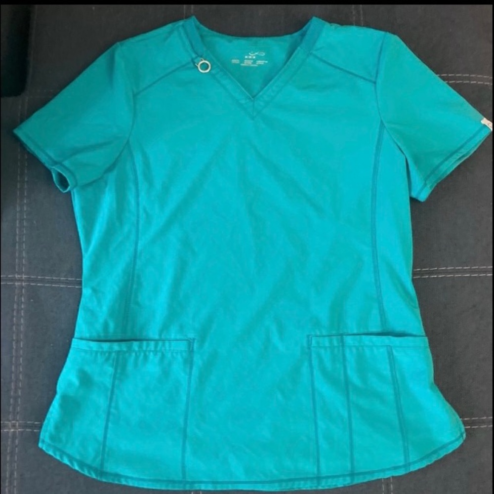 Cherokee infinity scrub top size M